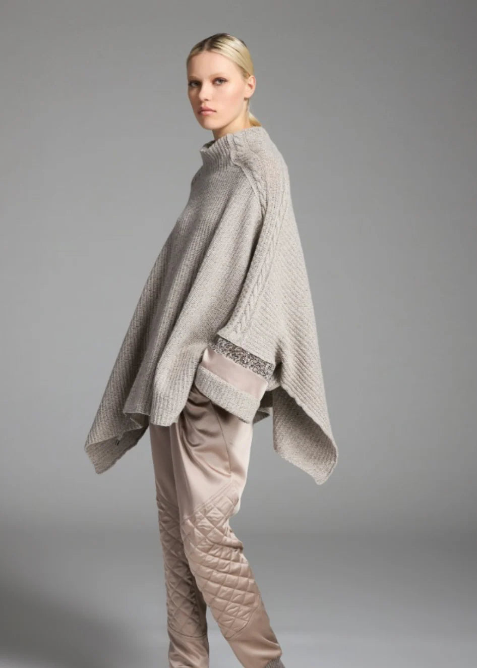 Tricot Chic Mantella Cape