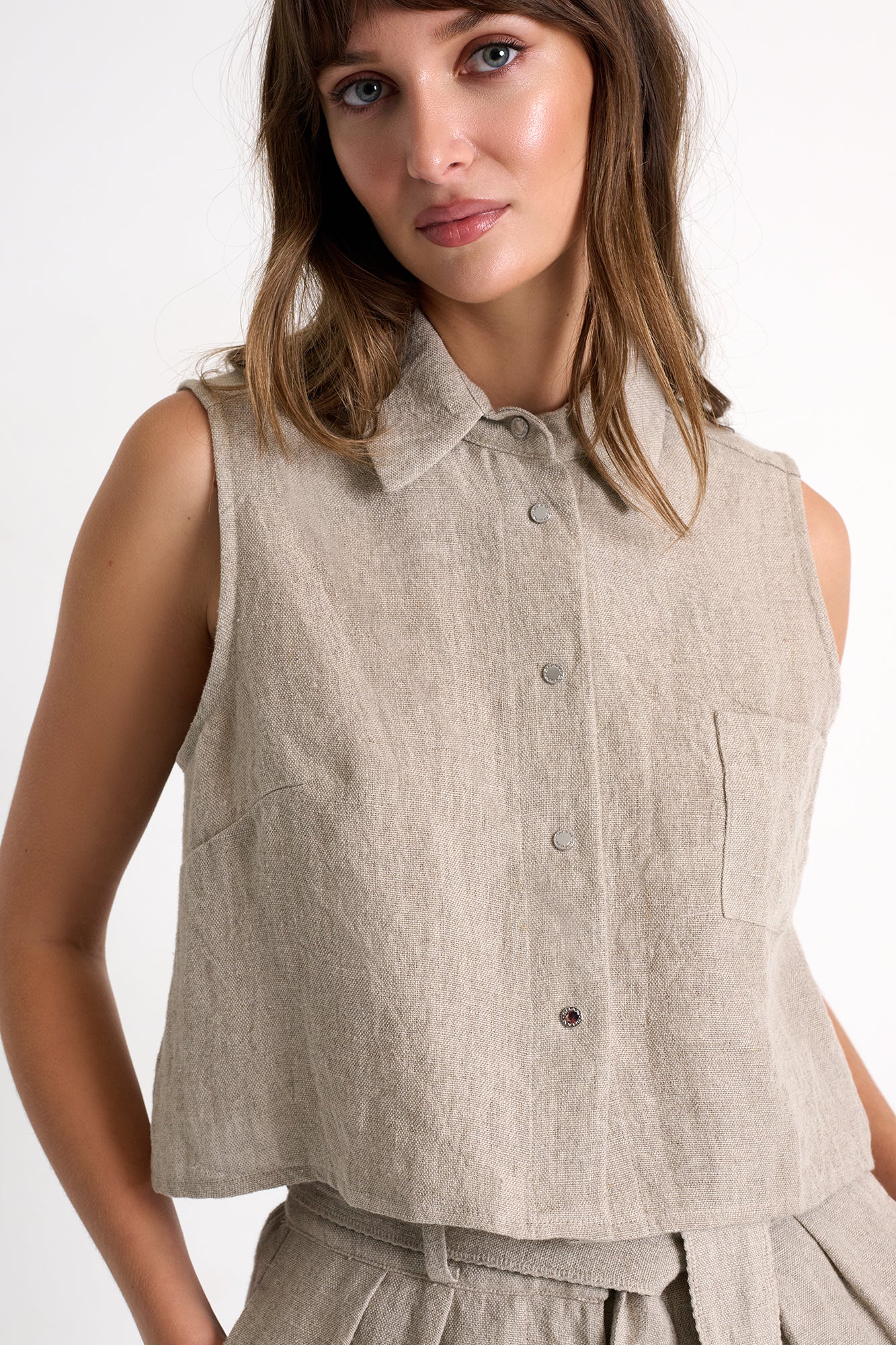 Shan Buttoned Sleeveless Linen Vest