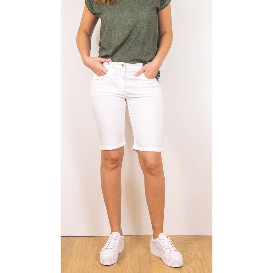 Zerres Sarah Short White