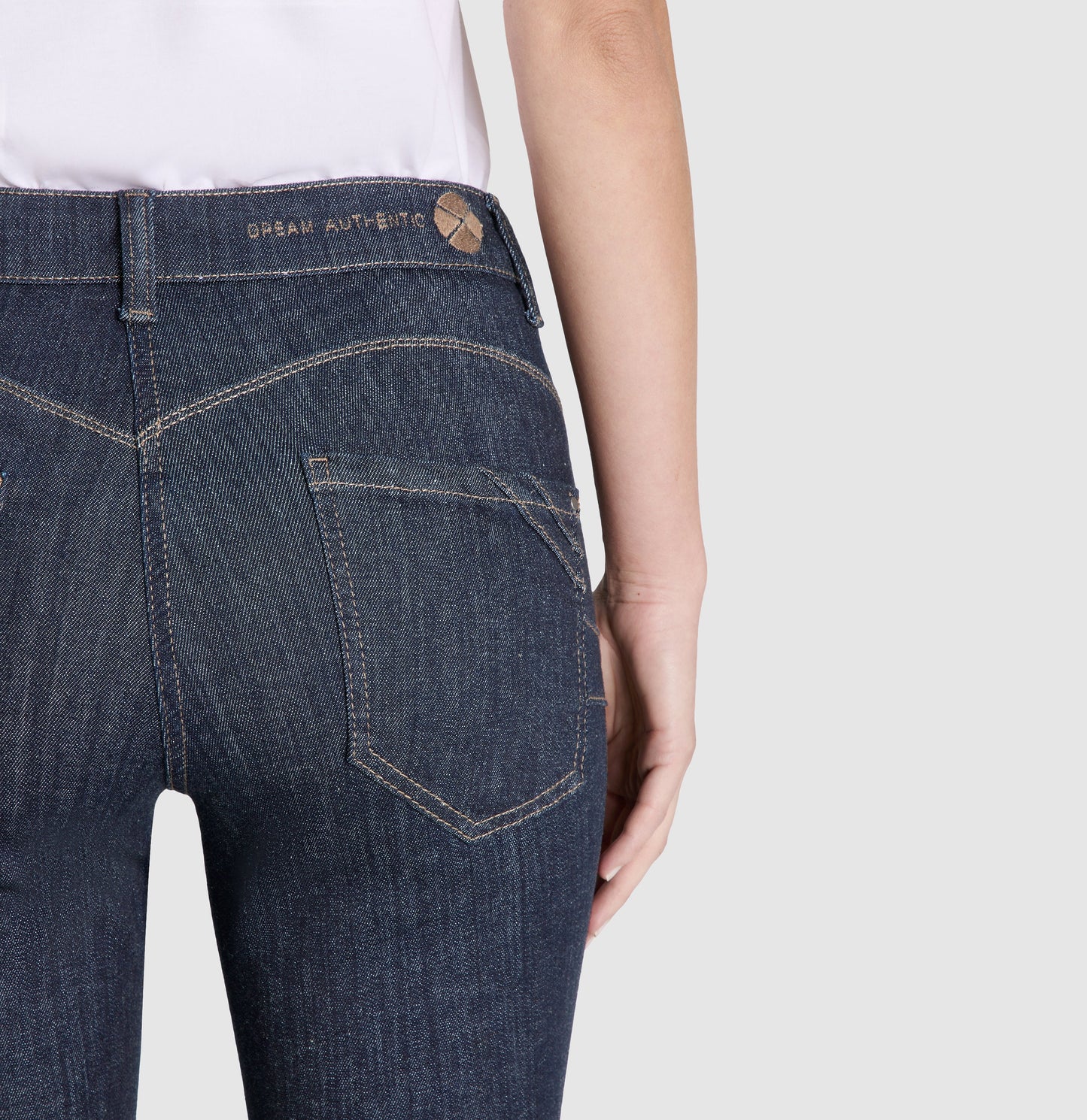 MAC Skinny Shape Jean